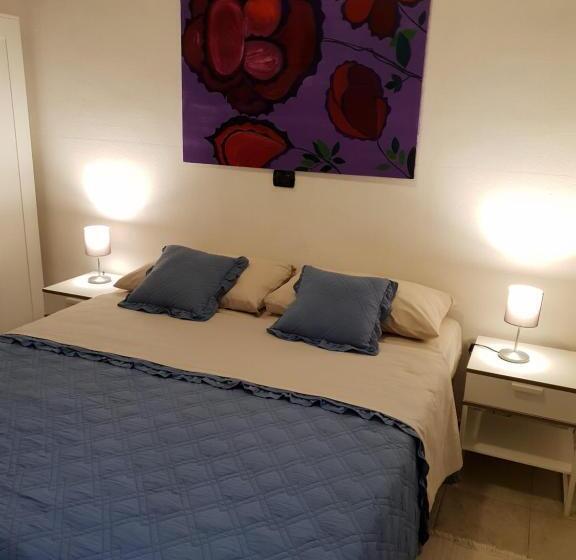 اتاق استاندارد, Cucaracha Bungalow
