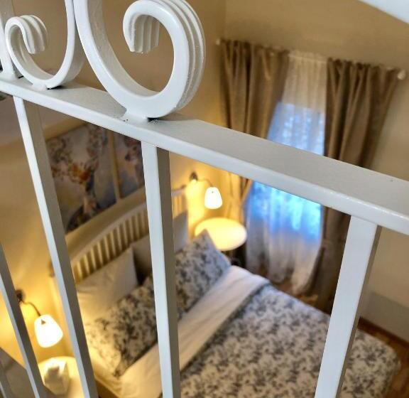 小型豪华套房, Alessia House