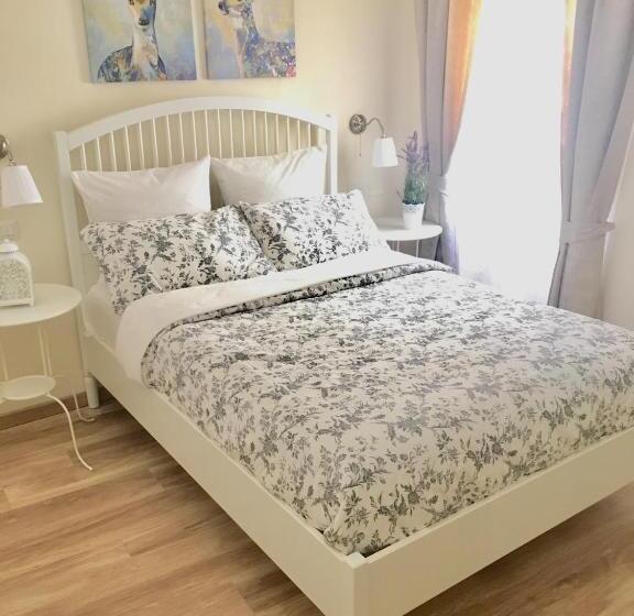 小型豪华套房, Alessia House