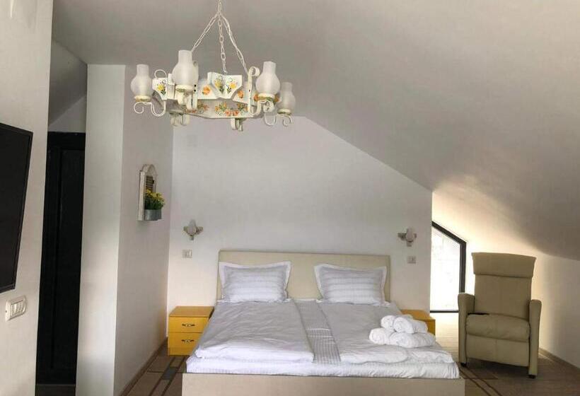 سوئیت با وان آب گرم, Noah River House