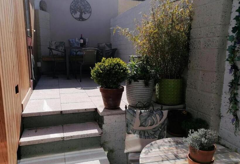 اتاق لوکس, No 12 B&b