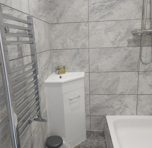استودیوی لوکس, Apartment & Rooms In London