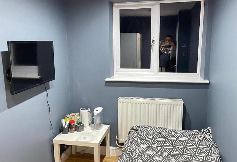 اتاق استاندارد یک تخته با سرویس بهداشتی مشترک, Apartment & Rooms In London