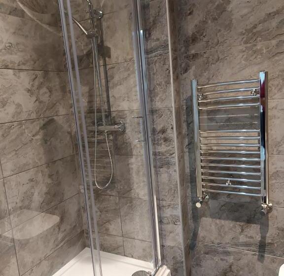 استودیوی استاندارد, Apartment & Rooms In London