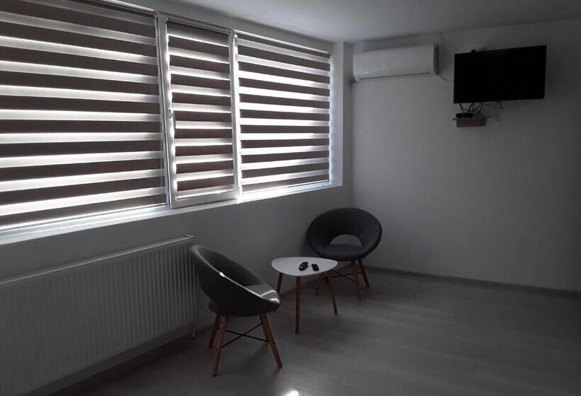 Номер Стандарт Трехместный, Camere De Inchiriat Central La Calciu