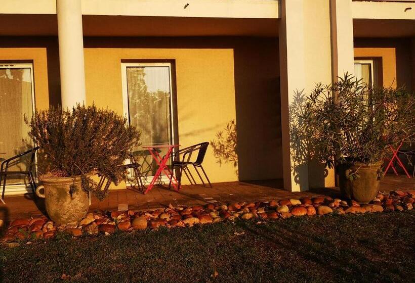 Номер Комфорт, Hôtel Le Mas Des Ponts D Arles