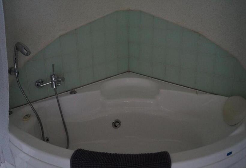 패밀리 룸 가든 전망, Chambre D’hôtes La Jument Grise