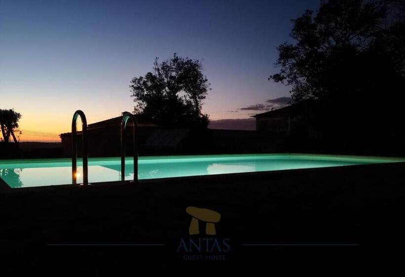 اتاق استاندارد سه نفره, Antas Guest House