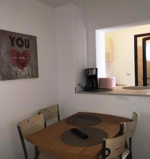 Апартаменты 2 Спальни, 4 Seasons Apartments