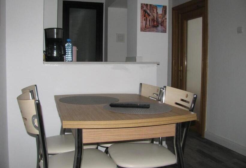 Апартаменты 2 Спальни, 4 Seasons Apartments
