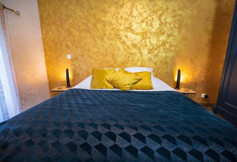 Семейное Студио, La Chambre Enchantée