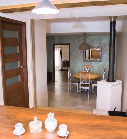 Семейное Студио, La Chambre Enchantée