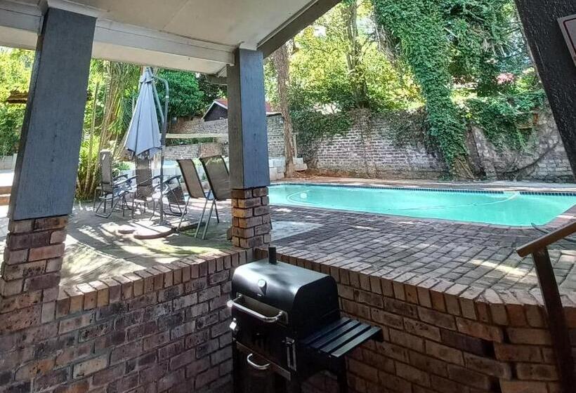 스탠다드 룸 풀장 전망, Kruger S Guest House