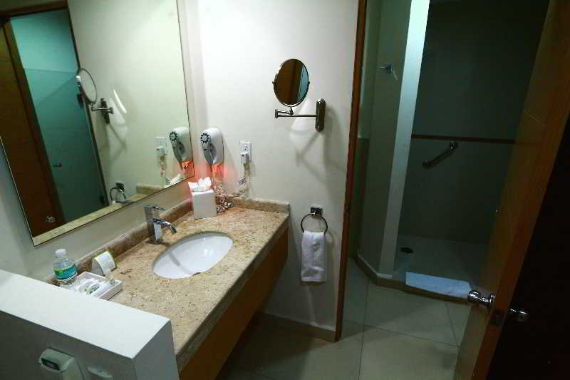 キングサイズベッドのスタンダードルーム, La Venta Inn Villahermosa