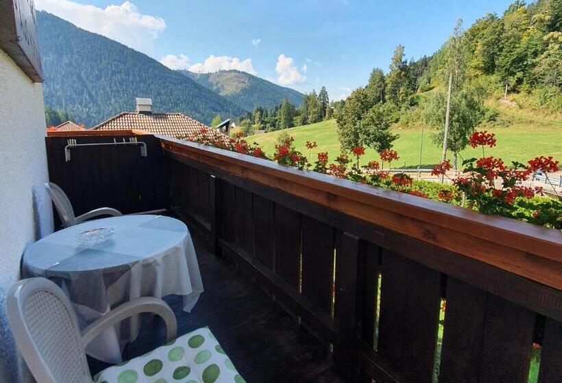 Трехместный Номер Стандарт с Балконом, Haus Herta B&b