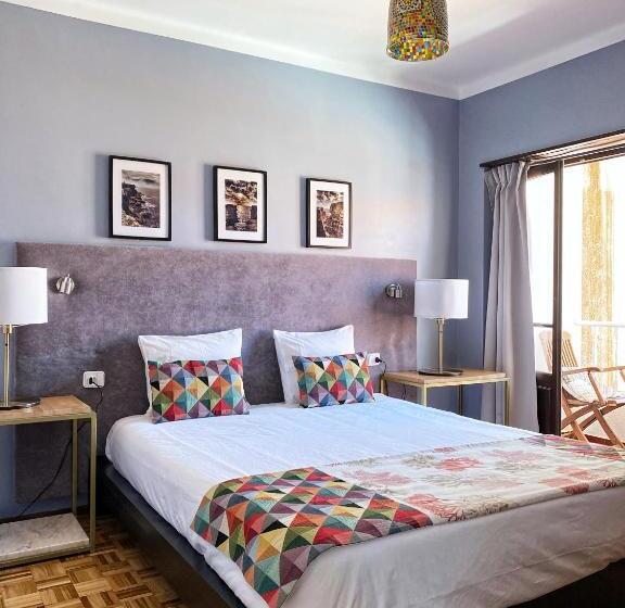 اتاق استاندارد با بالکن, O Tourinho