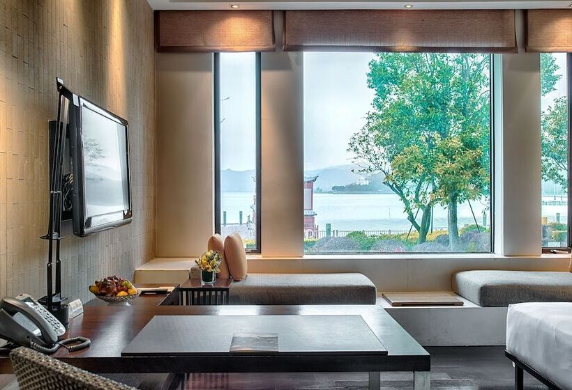 اتاق استاندارد با چشم‌انداز دریاچه, Park Hyatt Ningbo Resort & Spa
