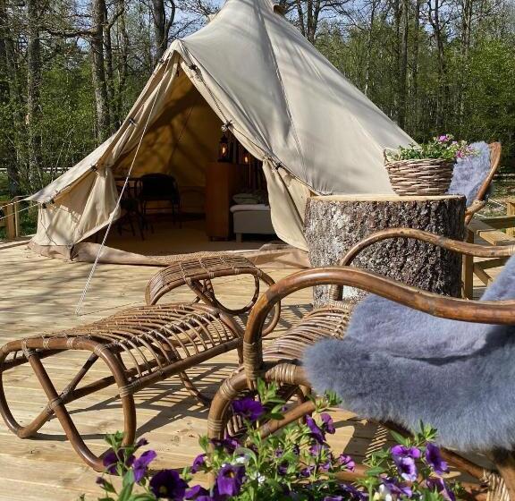 Standard Tent, Kalvs Skolhus