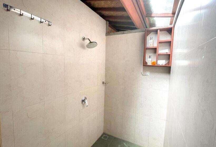 高级大房间, Mirah Guest House
