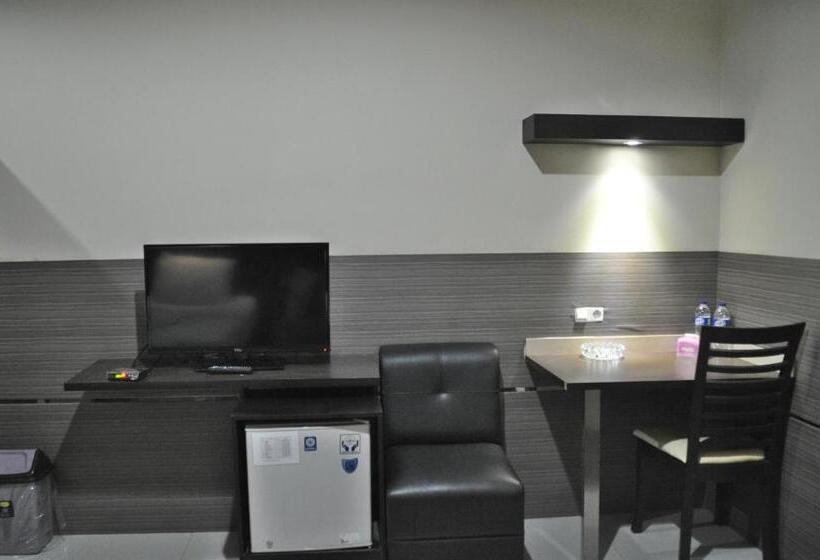 Номер Стандарт с Террасой, Grand Krakatau Hotel Serang