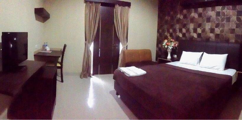 Номер Стандарт с Террасой, Grand Krakatau Hotel Serang
