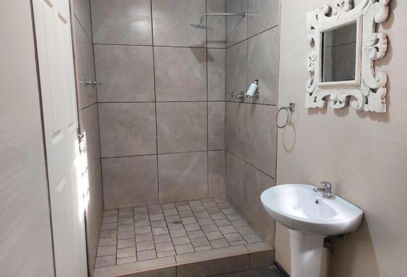 Номер Стандарт, Wisteria Lane Guesthouse