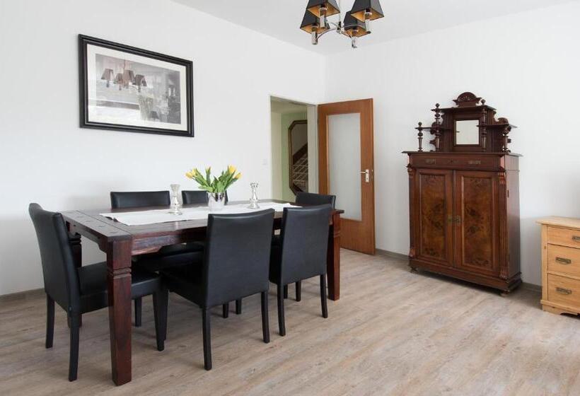 标准间, Altes Forsthaus