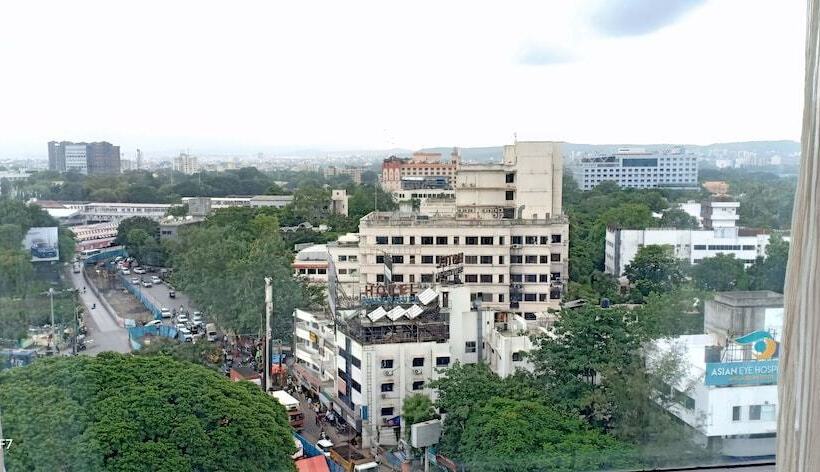 Люкс, Crowne Plaza Pune City Centre, An Ihg
