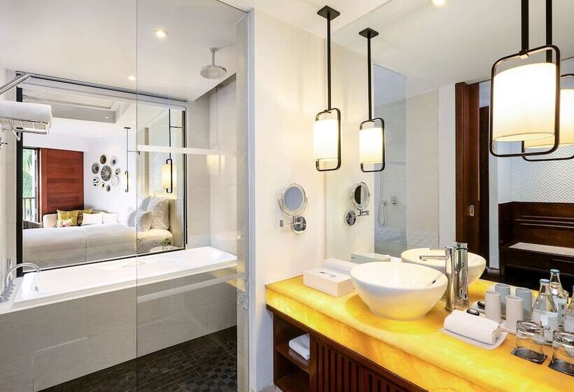 带观景的豪华间, Pullman Danang Beach Resort