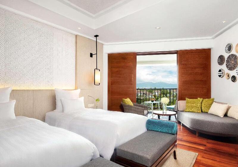 带观景的豪华间, Pullman Danang Beach Resort
