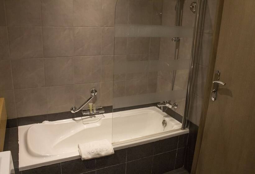 Номер Deluxe, Time Grand Plaza Hotel, Dubai Airport
