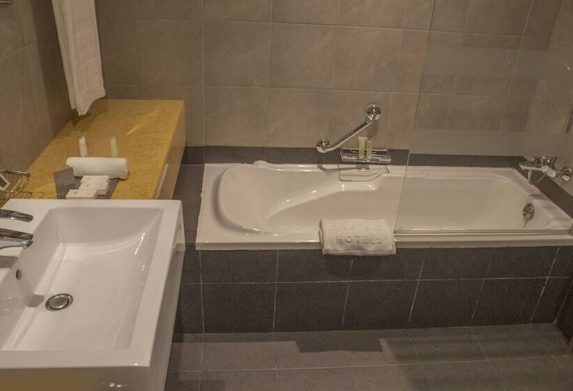 Полулюкс, Time Grand Plaza Hotel, Dubai Airport
