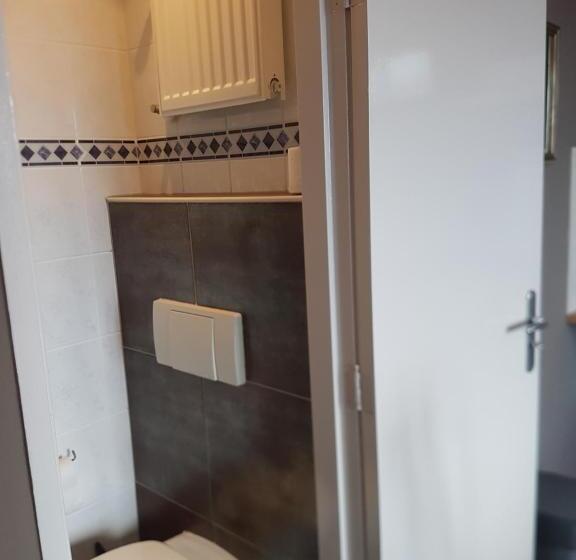 اتاق استاندارد, Evy S Place