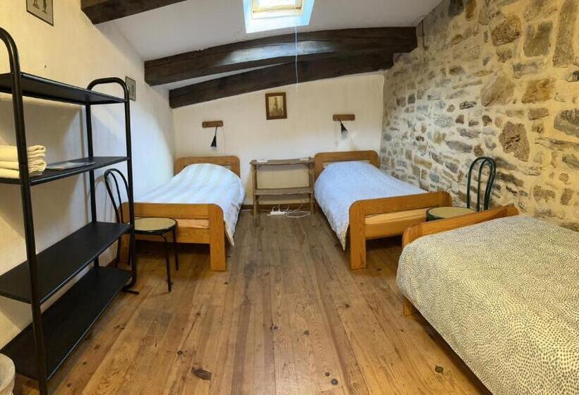 Standaard Driepersoonskamer, Gîte De La Tour