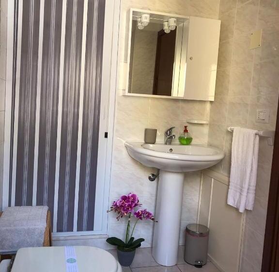 Номер Стандарт, B&b Cardedu
