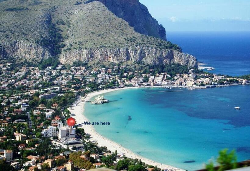 Standard room with outdoor bath, Mondello Beach   Rooms By The Sea