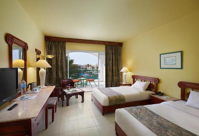 Habitación Triple Estándar Vista Piscina, Bel Air Azur Resort
