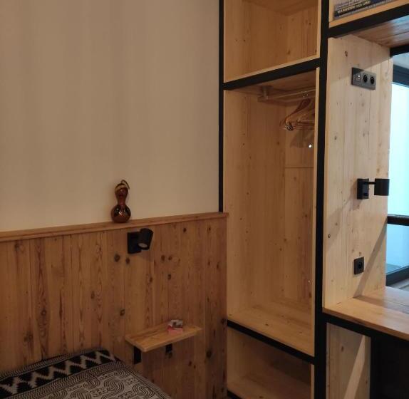 Студия Стандарт, B&b In Den Roden Schilt