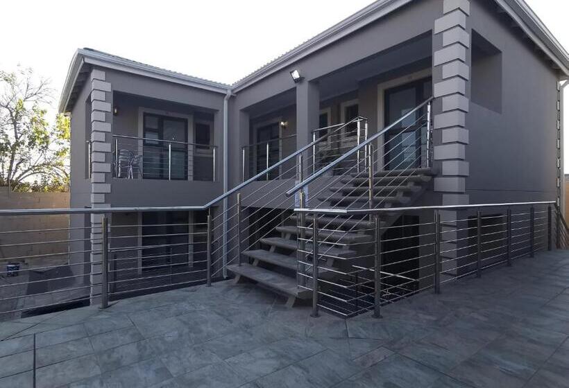 Люкс Deluxe Кровать Кинг, Lucolo Palace B&b   Mthatha
