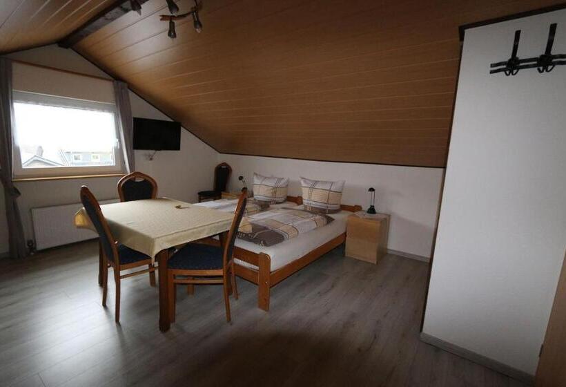 带共用浴室的标准房间, Haus Anne