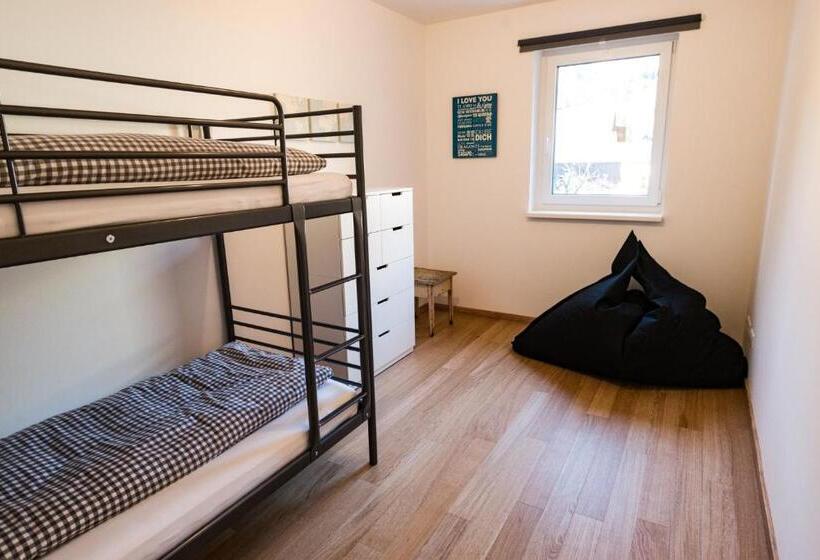 Апартаменты 3 Спальни, Fleischerei   Apartments, Cafe & Weinbar