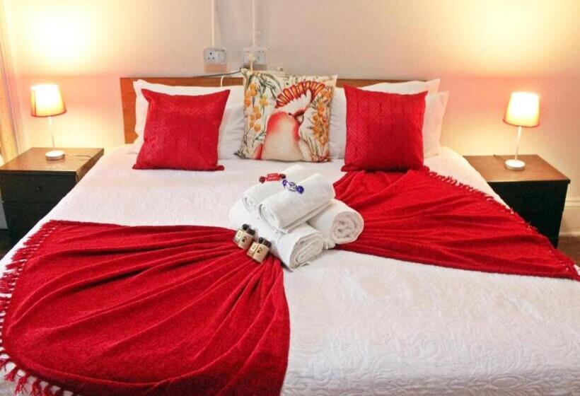 Семейный Номер, Bun Clody Manor   Guest House & Coffee Shop