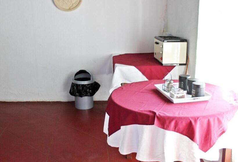 Семейный Номер, Bun Clody Manor   Guest House & Coffee Shop
