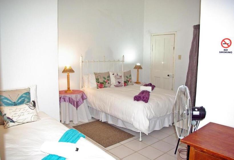 Семейный Номер Базовый, Bun Clody Manor   Guest House & Coffee Shop
