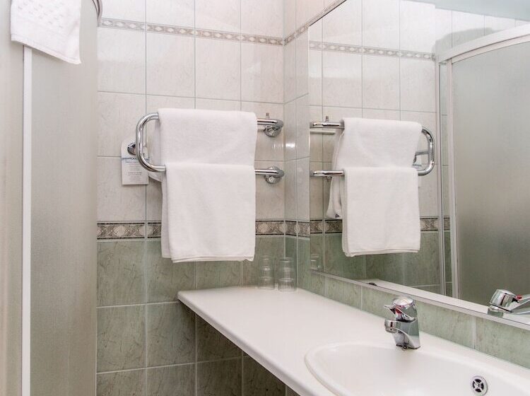 Habitación Estándar Individual, Jahtihovi