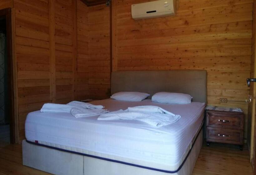 Family Suite, Sakin Vadi Winehouse