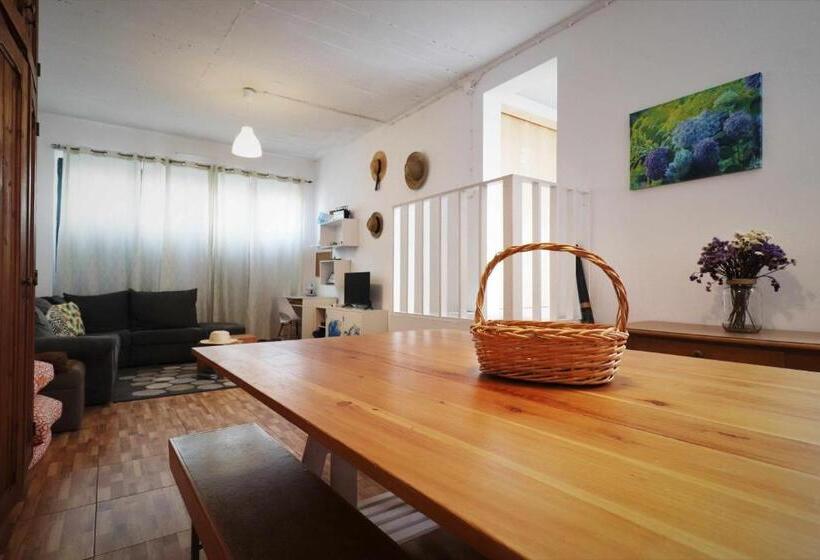 Трехместный Номер Стандарт с Балконом, Costa Norte Guesthouse