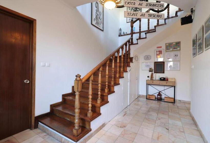 Трехместный Номер Стандарт с Балконом, Costa Norte Guesthouse
