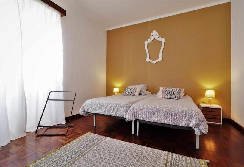 Трехместный Номер Стандарт с Балконом, Costa Norte Guesthouse