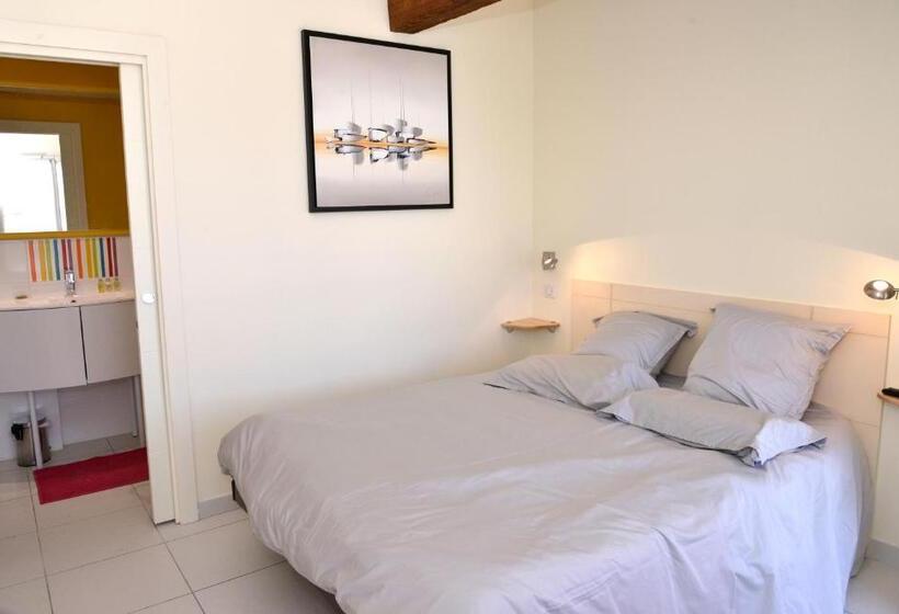 Standard room with outdoor bath, Les Chambres De Montplaisir